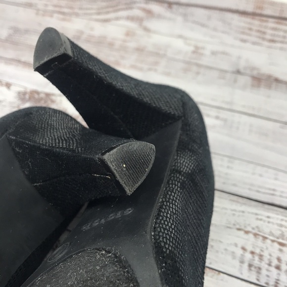 EUC Black heels, faux snakeskin, peep toe with buckles. Size 7. - Picture 7 of 11